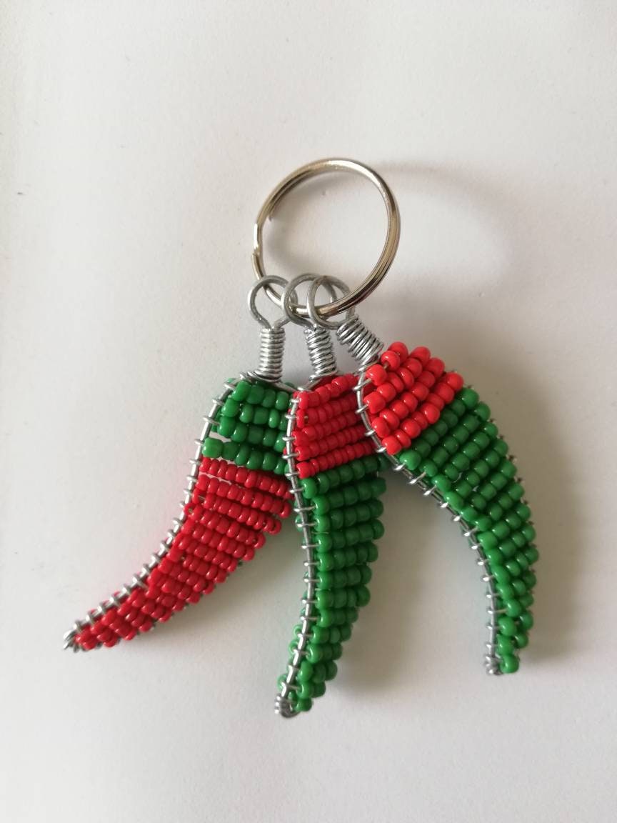 Lot de 10 porte-clés en perles et fil de fer avec piment rouge/vert. Porte-clés fait à la main pour cadeaux de remerciement de fête à thème, porte-clés sud-africain