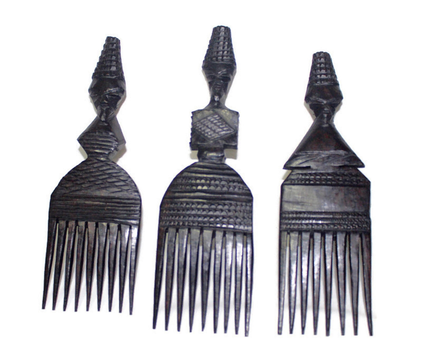 Geschnitzter Afrokamm aus Ebenholz. Handgeschnitzter dekorativer Haarschmuck aus Holz. Braune Kämme mit afrikanischem Motiv. Weltweiter Versand,