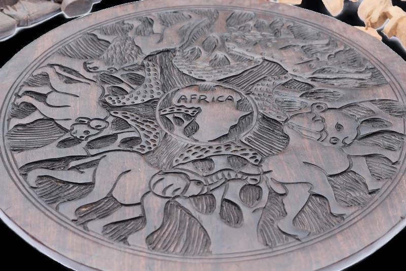 Jeu d'échecs guerriers zoulou sculpté à la main en bois d'ébène, d'olivier et de zèbre. Jeu de société africain de qualité supérieure avec pièces sculptées individuellement. Expédié par Express