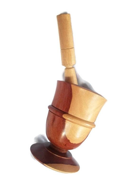 Mukwa Holz-Knoblauchpresse, handgefertigt in Simbabwe. Expressversand weltweit. Einzigartige Einweihungsgeschenke
