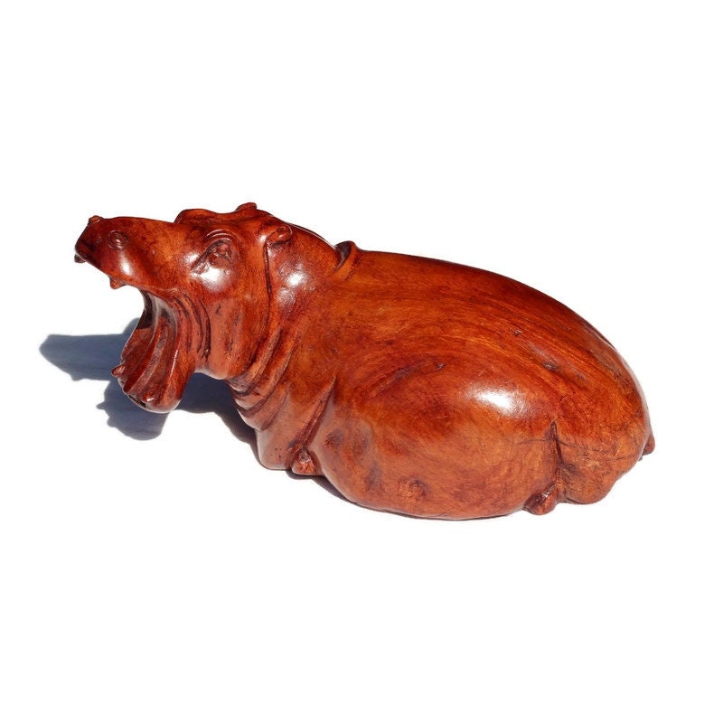 Lebensechtes, sitzendes Nilpferd-Meisterwerk aus Mahagoniholz mit offenem Mund. Afrikanische handgeschnitzte Nilpferdkunst. Safari-Dekor-Geschenke, versandfertig.