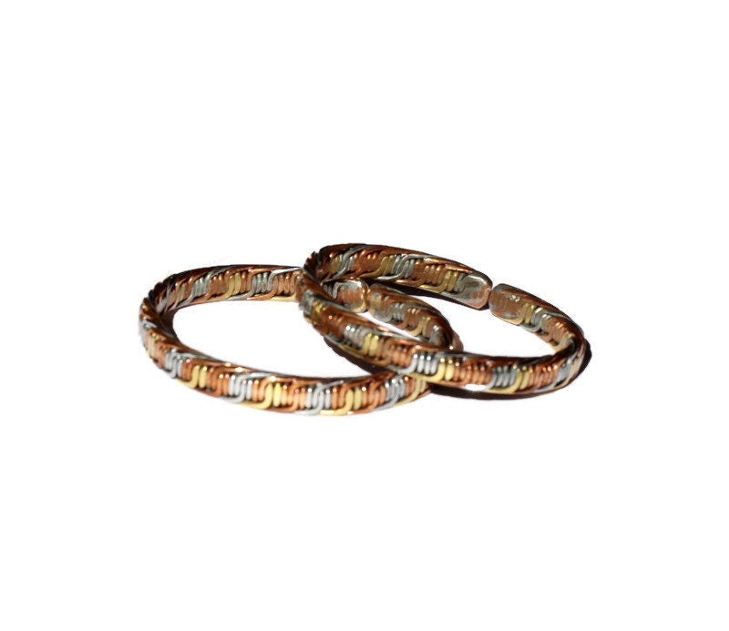 Armreif aus Eisen, Messing und Kupfer – afrikanisches, modisches geflochtenes Armband. Heilend und doch stilvoll – Armreifen, Geburtstagsgeschenke. Wird paarweise verkauft.