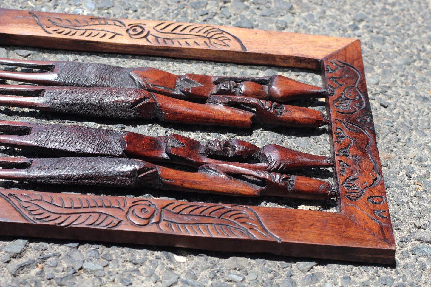 Wanddekorationsrahmen mit afrikanischem Thema und 2 Paaren. Rahmen aus malawischem Rosenholz mit Tier- und Blättermotiven. Handgeschnitzte Kunstgeschenke zum Aufhängen an der Wand