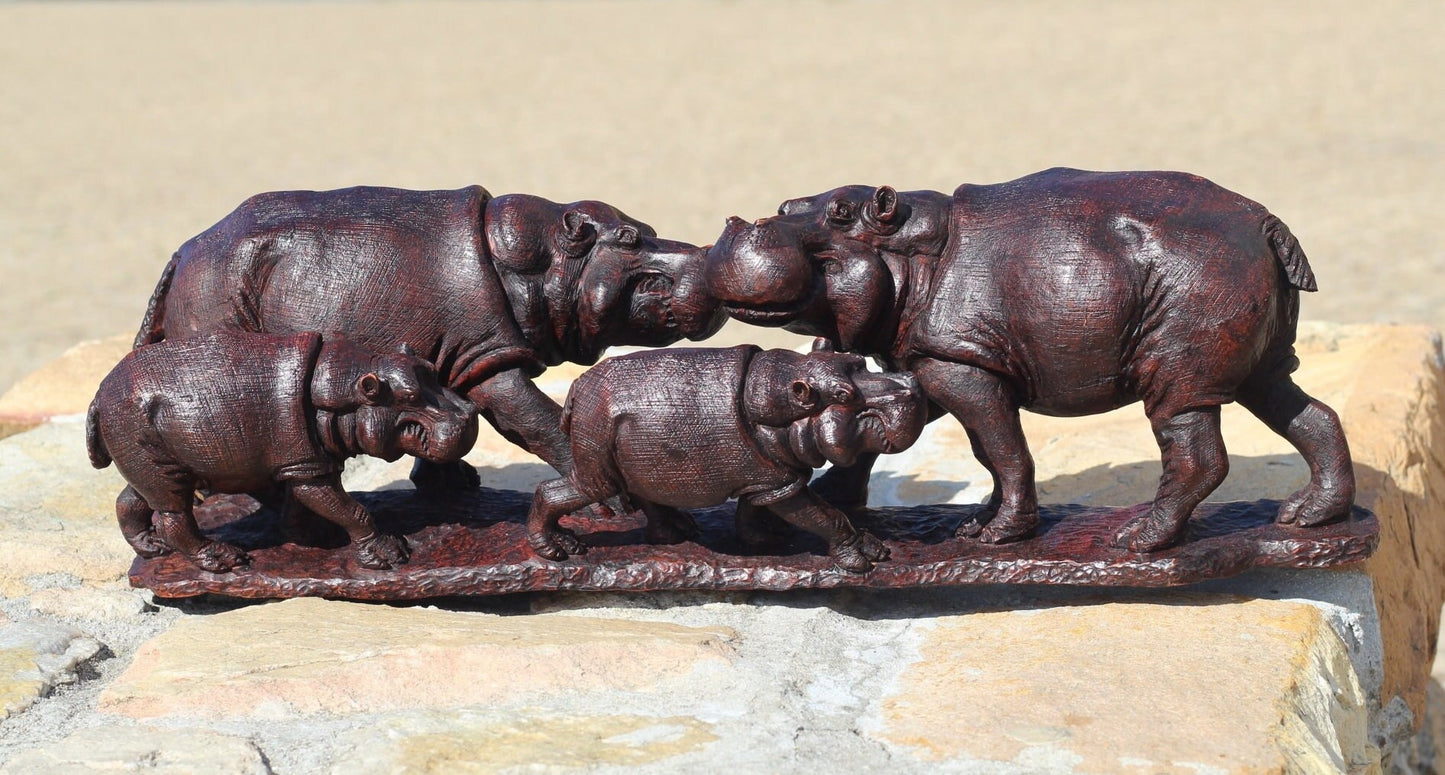 Großes, lebensechtes Nilpferd aus Eisenholz, 4er-Familie, Meisterwerk. Simbabwe, handgeschnitzte, realistische Nilpferd-Figur/Dekoration aus Afrika von P. Sibanda