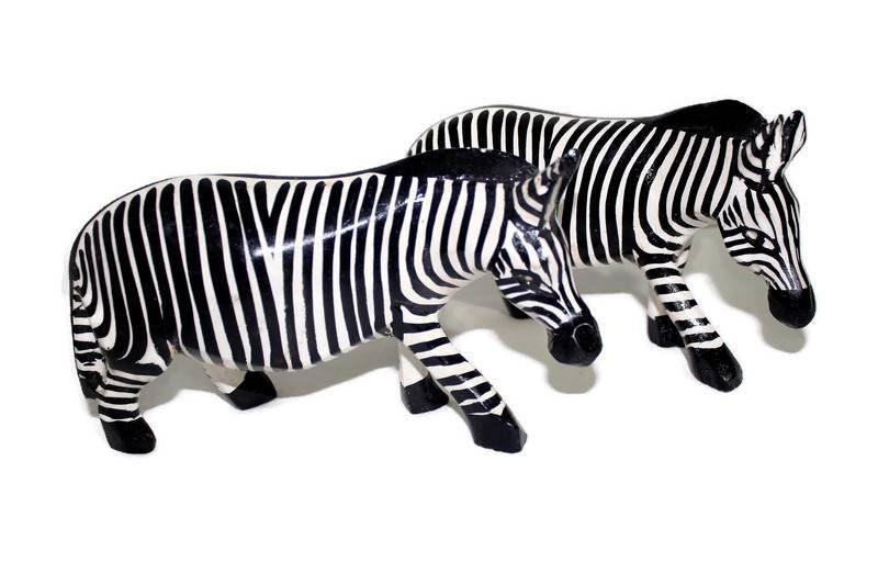 Schwarz-weiße geschnitzte Zebrafiguren aus Olivenholz. Lebensecht bemalte afrikanische Tier-Kunstskulpturen. Geburtstags-/Hochzeitsgeschenke, versandfertig