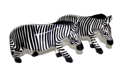 Schwarz-weiße geschnitzte Zebrafiguren aus Olivenholz. Lebensecht bemalte afrikanische Tier-Kunstskulpturen. Geburtstags-/Hochzeitsgeschenke, versandfertig