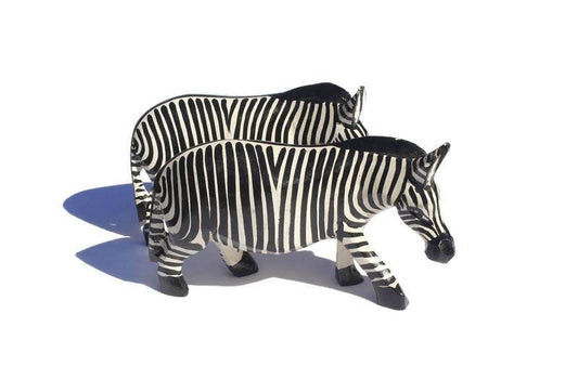 Schwarz-weiße geschnitzte Zebrafiguren aus Olivenholz. Lebensecht bemalte afrikanische Tier-Kunstskulpturen. Geburtstags-/Hochzeitsgeschenke, versandfertig