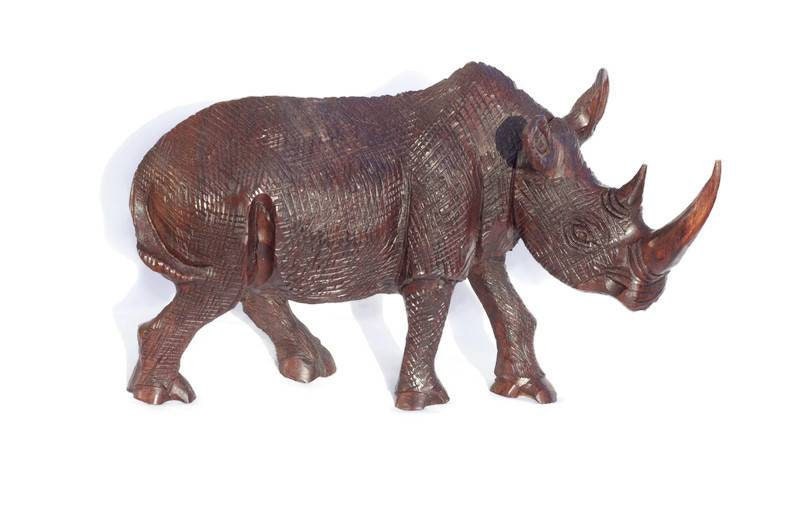 Lebensechte, detailreiche Nashornfigur aus Eisenholz. Handgeschnitzte, laufende Tierkunstskulptur aus rauer Haut. Dekoration für Zuhause und Büro, Expressversand