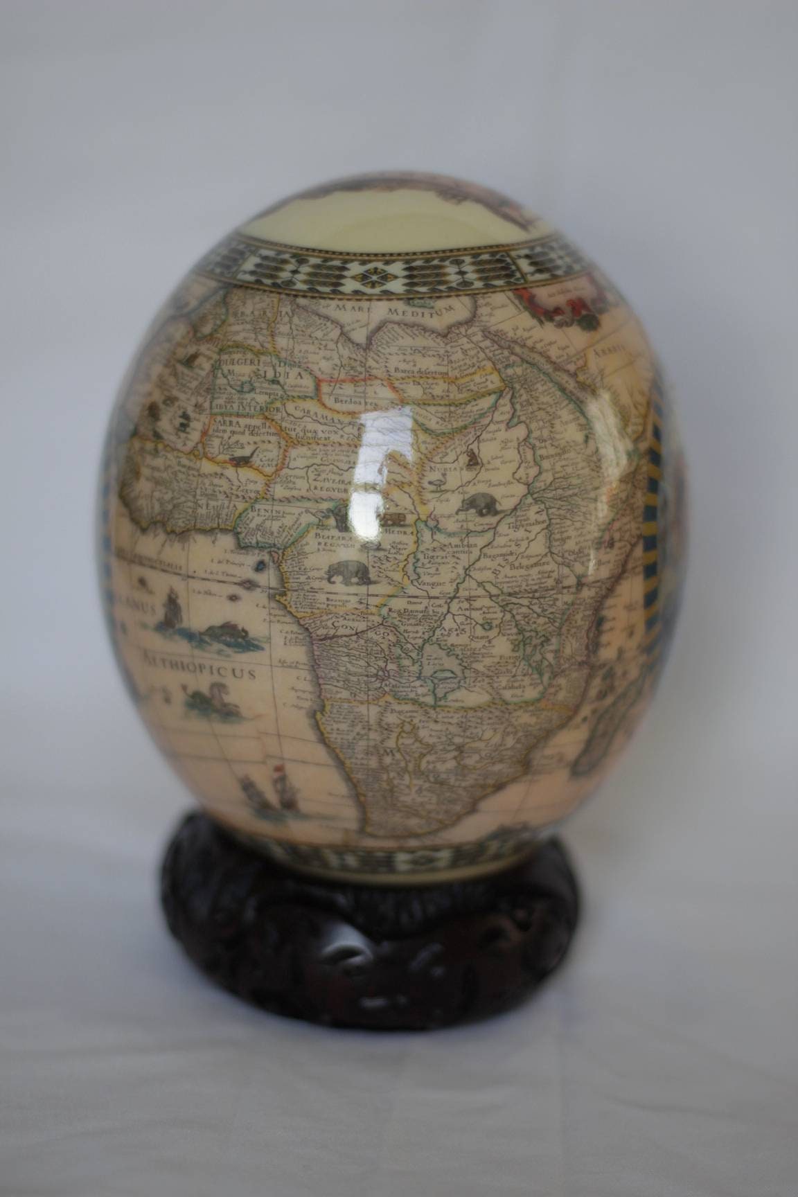 Ostrich Egg Decoupage print with African Map and Big Five Animals on a blue and yellow Circle. Color of the map is Brown. Art gifts Decor