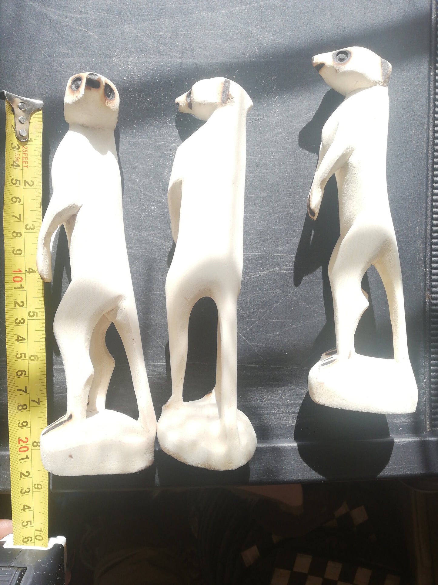 Set mit 3 Erdmännchen-Figuren aus Olivenholz. Handgeschnitztes Mungo/Erdmännchen mit Sockel. Versandfertige Express-Geschenke. Simbabwische Kunst