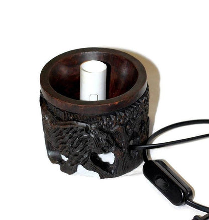 Support de lampe en bois sculpté à la main en forme d'œuf d'autruche. Support en bois d'ébène Big Five. Art sur le thème des animaux sculpté à la main au Malawi. Prêt à expédier des cadeaux express