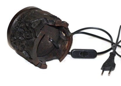 Support de lampe en bois sculpté à la main en forme d'œuf d'autruche. Support en bois d'ébène Big Five. Art sur le thème des animaux sculpté à la main au Malawi. Prêt à expédier des cadeaux express