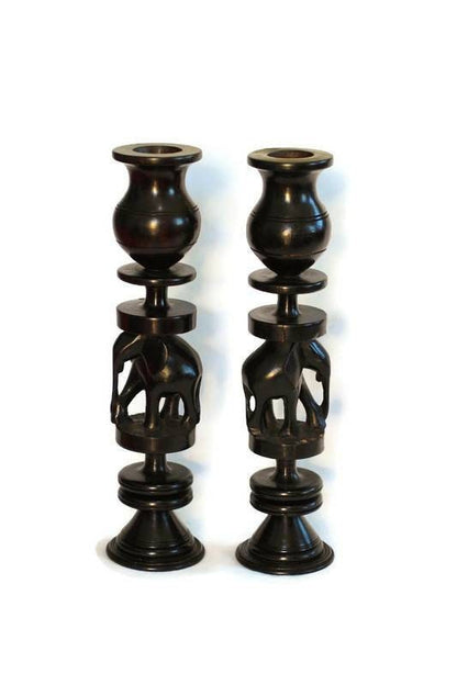 Ensemble de bougeoirs en bois d'ébène sculpté sur le thème de l'éléphant. Ce chef-d'œuvre unique a été fabriqué en Tanzanie. Cadeaux d'art africain Décoration d'intérieur
