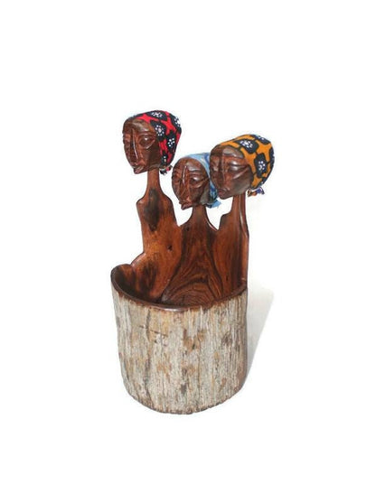 Porte-stylo/crayon en bois de santal pour femmes africaines Mozambique Elle. Organisateur de table pour bureau/maison. Art sculpté à la main, prêt à être expédié en express.