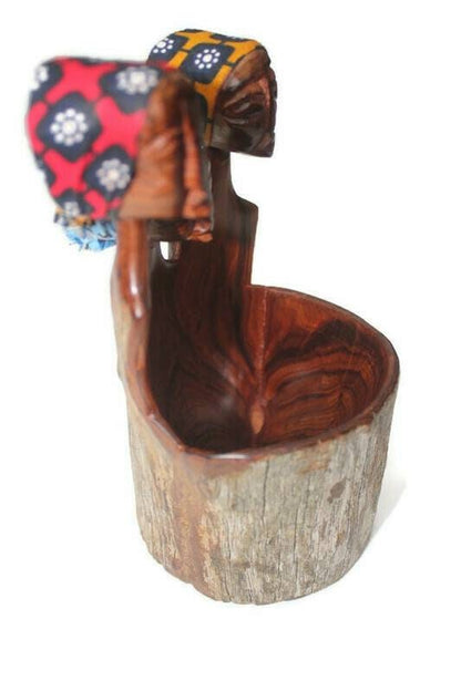 Porte-stylo/crayon en bois de santal pour femmes africaines Mozambique Elle. Organisateur de table pour bureau/maison. Art sculpté à la main, prêt à être expédié en express.
