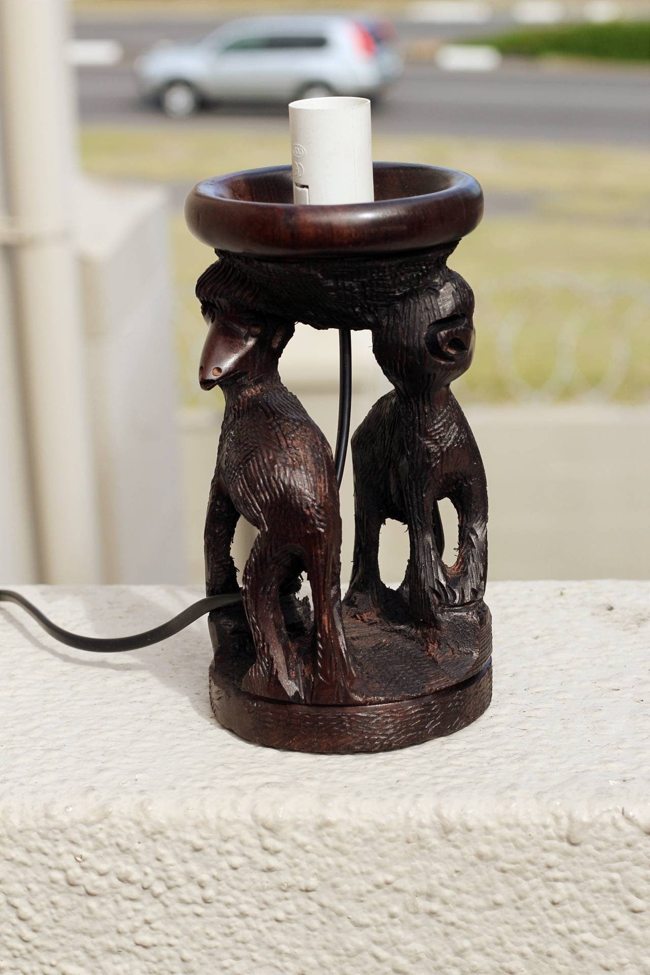 Affen-/Pavianfamilie, Ebenholz, Straußenei/Ornament, Lampenständer. Handgeschnitzte malawische Safari-Kunst. Afrikanische Beleuchtungsgeschenke, Schiffsexpress