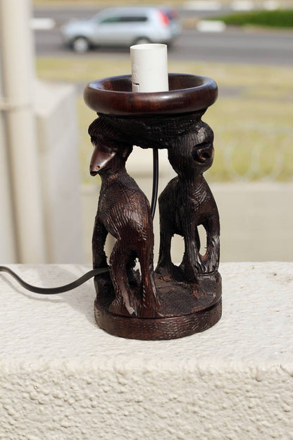 Affen-/Pavianfamilie, Ebenholz, Straußenei/Ornament, Lampenständer. Handgeschnitzte malawische Safari-Kunst. Afrikanische Beleuchtungsgeschenke, Schiffsexpress