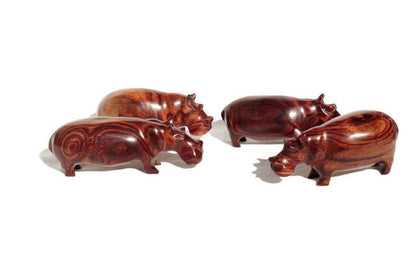 Schule mit 4 aus Zebraholz geschnitzten Mini-Nilpferdfiguren. Handgefertigte afrikanische Kunstskulpturen. Safari-Dekorationsgeschenke für Zuhause und Büro, versandfertig per Express
