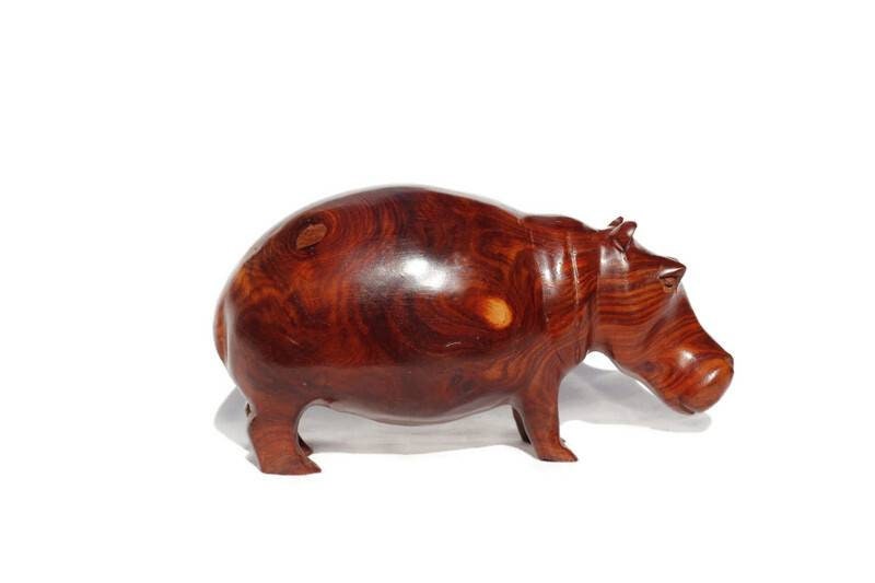 Sculptures d'hippopotames en bois de teck. Figurines réalistes de style zambien expédiées dans le monde entier depuis Cape Town, Afrique du Sud. Articles cadeaux uniques