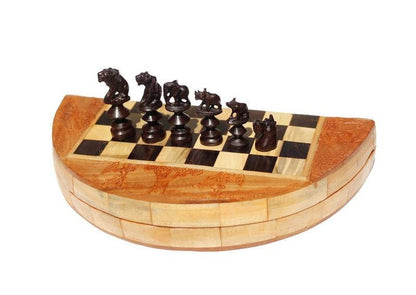 Échiquier rond pliable de chasseurs africains et joueurs de Big Five Animal. Cadeau de jeu sculpté à la main au Zimbabwe. Art du bois d'olivier, d'ébène et d'acajou