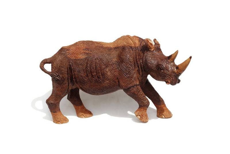 Große, lebensechte Nashornfigur aus Eisenholz in Hell- und Dunkelbraun. Handgeschnitztes Meisterwerk der laufenden Kunst. Dekoration für Zuhause/Büro, Weihnachtsgeschenk