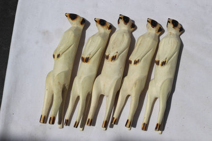 Set mit 3 oder 5 lebensechten Erdmännchen-Figuren aus Jacaranda-Holz, handgeschnitzt. Inneneinrichtung für Zuhause/Büro, südafrikanische Kunst. Handgemachte Geschenke aus Erdmännchen