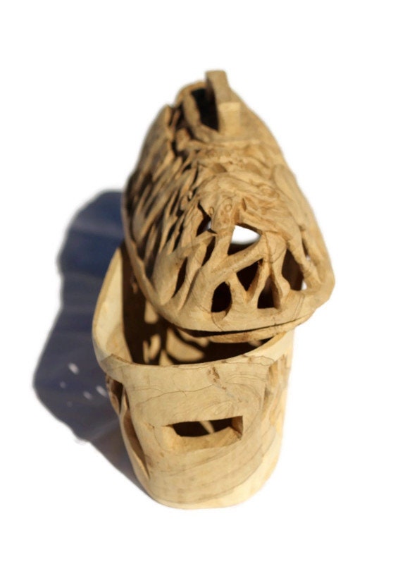 Corbeille à pain en bois d'olivier non poli avec couvercle. Art des cinq grands animaux africains sculpté à la main. Superbe centre de table, décoration faite à la main au Zimbabwe
