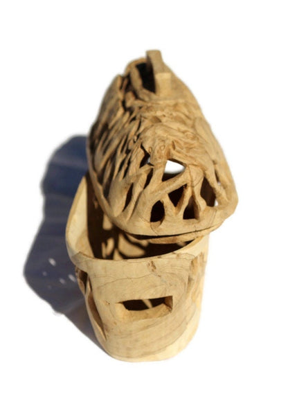 Corbeille à pain en bois d'olivier non poli avec couvercle. Art des cinq grands animaux africains sculpté à la main. Superbe centre de table, décoration faite à la main au Zimbabwe
