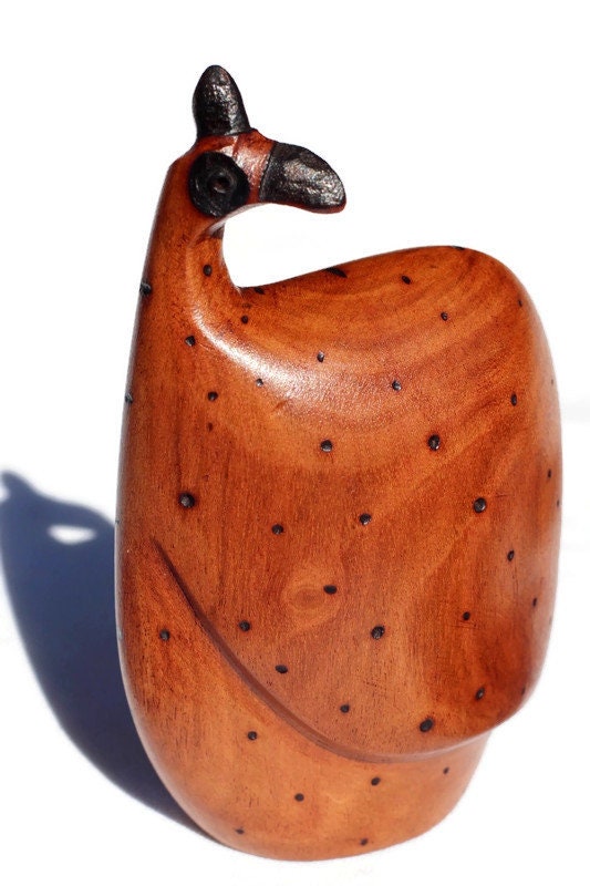 Aus Mopane-Holz geschnitzte Perlhühner, 4er-Set. Handgeschnitztes simbabwisches Vogel-Geschenkset als Dekoration für Ihr Zuhause.
