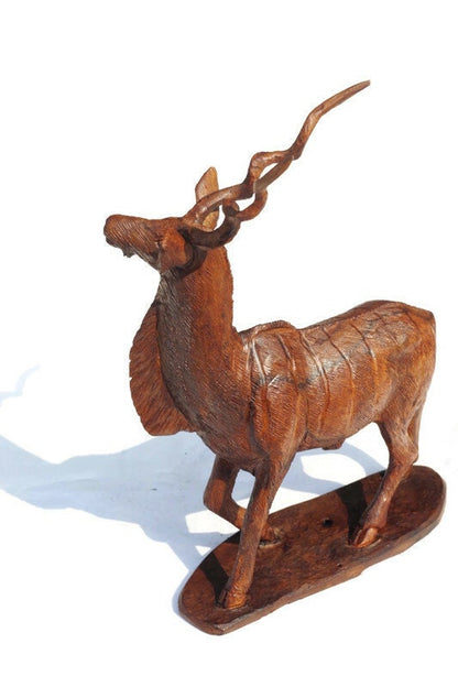 Figurine d'Eland / Kudu en bois de fer sculptée à la main. Sculpture d'antilope du Zimbabwe. Chef-d'œuvre détaillé d'animaux de safari avec vernis brun moyen.