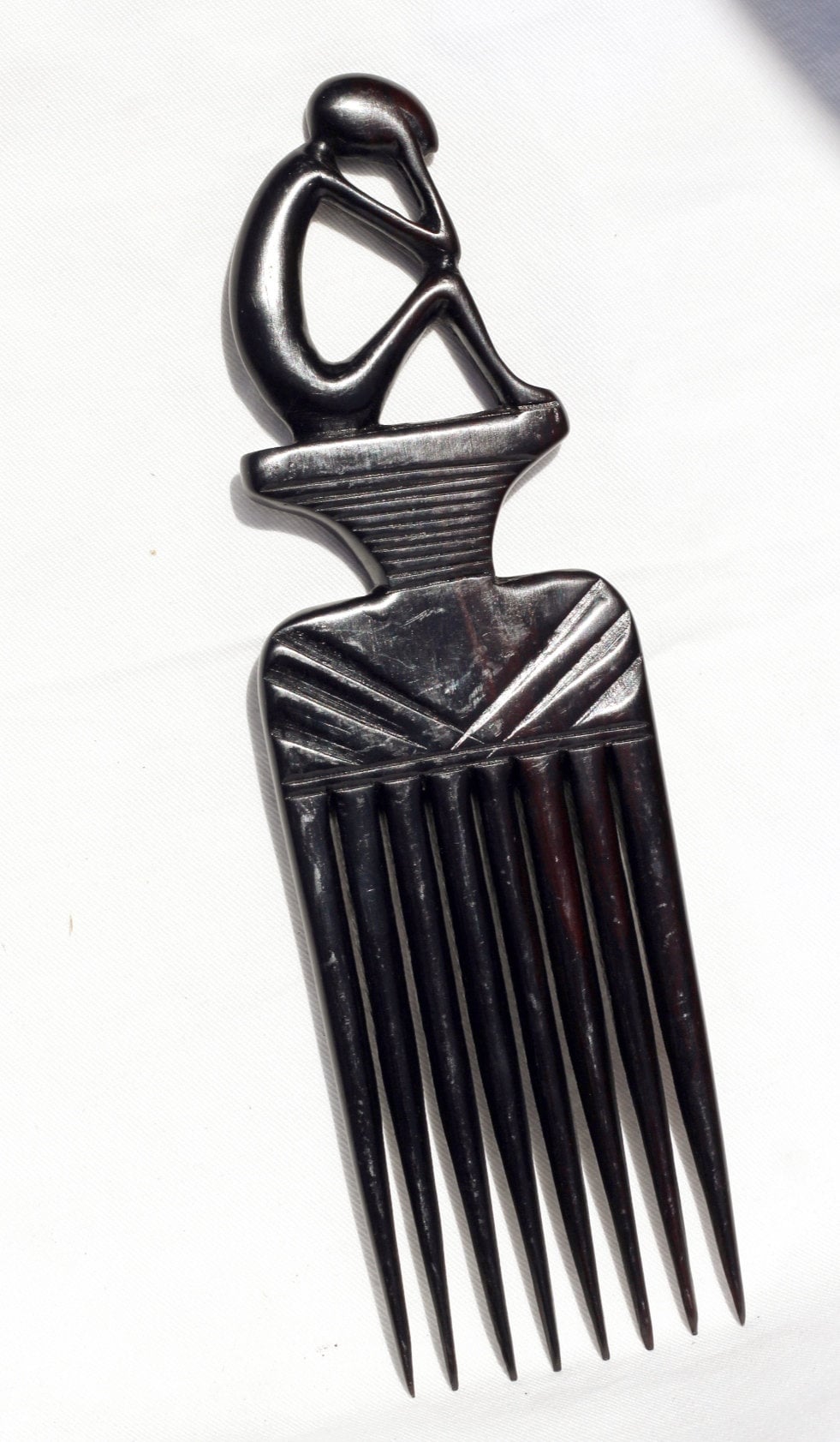 Peigne afro tanzanien en bois d'ébène véritable, sculpté à la main, pour homme solitaire. Peignes d'art africain uniques, utilisés autrefois comme symbole d'amour.