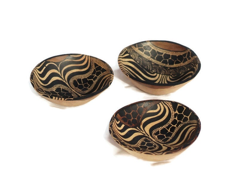 Set of 3 Mukwa Wood Bowl/Plates with Giraffe, Cheetah, Paw Print. Office and Home Table decor. Unique African Christmas Gifts Ready to ship