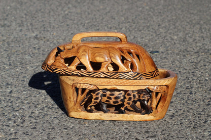 Light Brown and Black Olive Wood Basket. Zimbabwe Handcarved and Gouged 4 members of the African Big Five Animals. Amazing Table Centrepiece