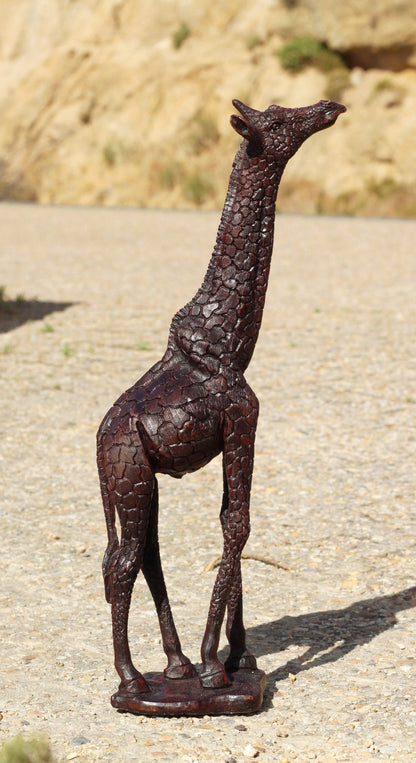 Figurines réalistes de girafe debout en bois de fer brun foncé. Sculpture d'art sculptée du Zimbabwe. Décoration de maison/bureau Cadeau africain