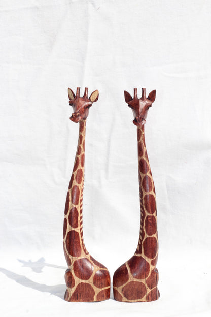 Figurine d'art en bois d'olivier avec cou et tête d'amoureux de girafe. Sculptures sculptées à la main pour décoration de maison/bureau au Zimbabwe. Cadeaux africains de fiançailles/mariage