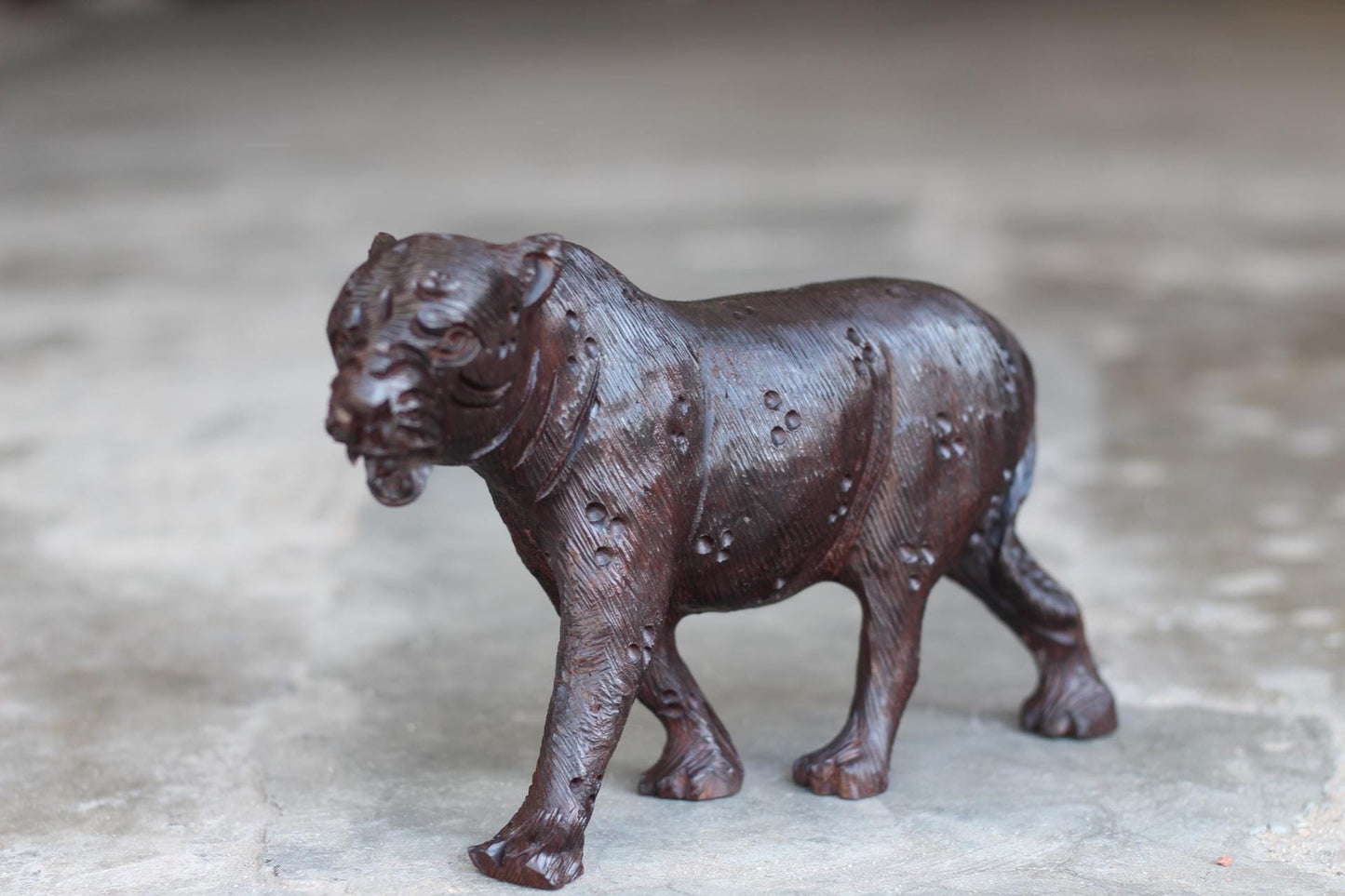 Dark Brown Ironwood Handcarved Leopard figurine. Zimbabwean Lifelike Carving.I love cats gifts, Big Five Animals. Express Shipping Worldwide
