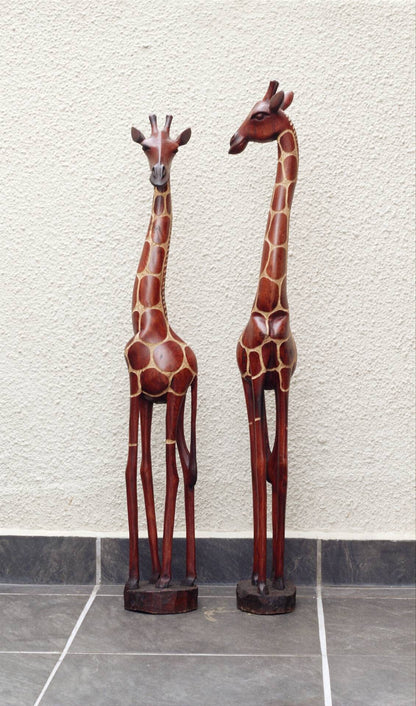 Fine Art Toney Red Rouge Olive Holz ausgehöhlte Giraffe stehend. Große geschnitzte Kunstskulptur aus Simbabwe. Handgemachtes Geschenkdekor für Zuhause/Büro