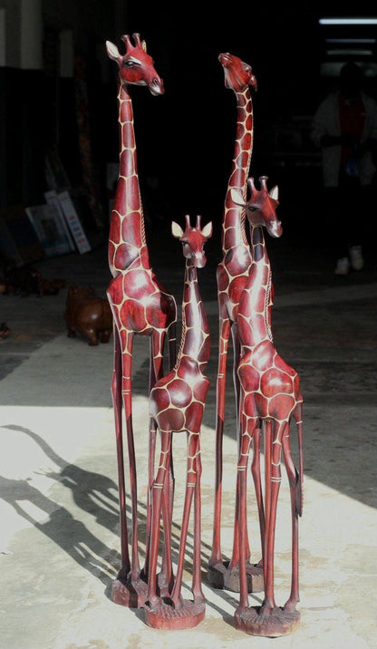 Fine Art dunkelbraune stehende Giraffenfigur aus Olivenholz. Große geschnitzte Kunstskulptur aus Simbabwe. Weihnachtsgeschenk für Zuhause/Büro