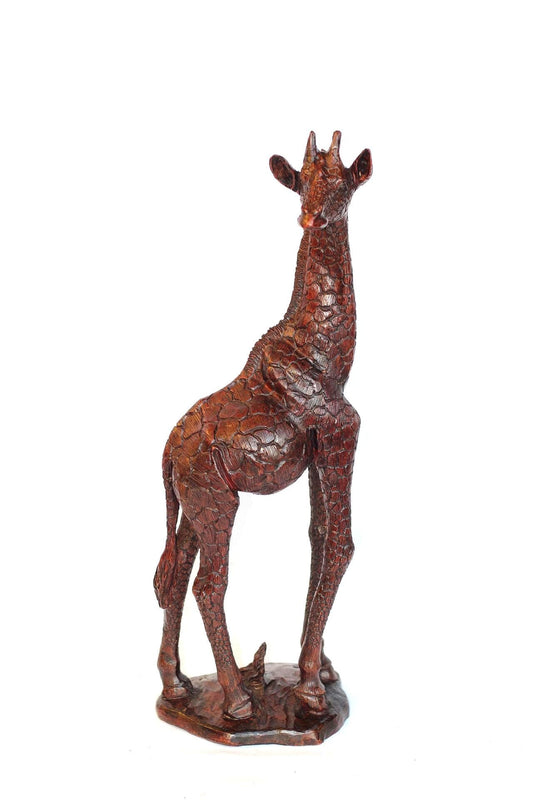 Kunstvolle, lebensechte, stehende Giraffenfiguren aus dunkelbraunem Eisenholz. Geschnitzte Kunstskulptur aus Simbabwe. Heim-/Bürodekor, afrikanisches Geschenk