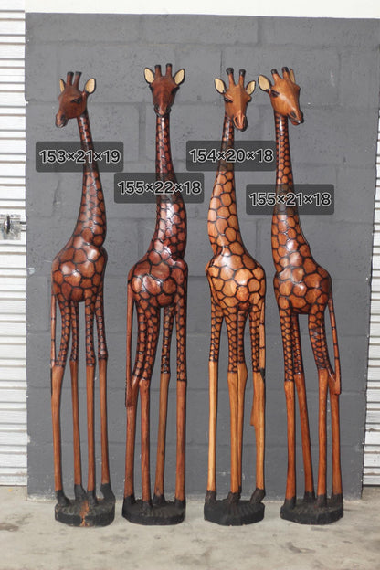 Fine Art Giraffenfigur aus gebranntem Olivenholz. Große geschnitzte Kunstskulptur aus Simbabwe. Heim-/Bürodeko, einzigartige Geschenke mit afrikanischen Tieren