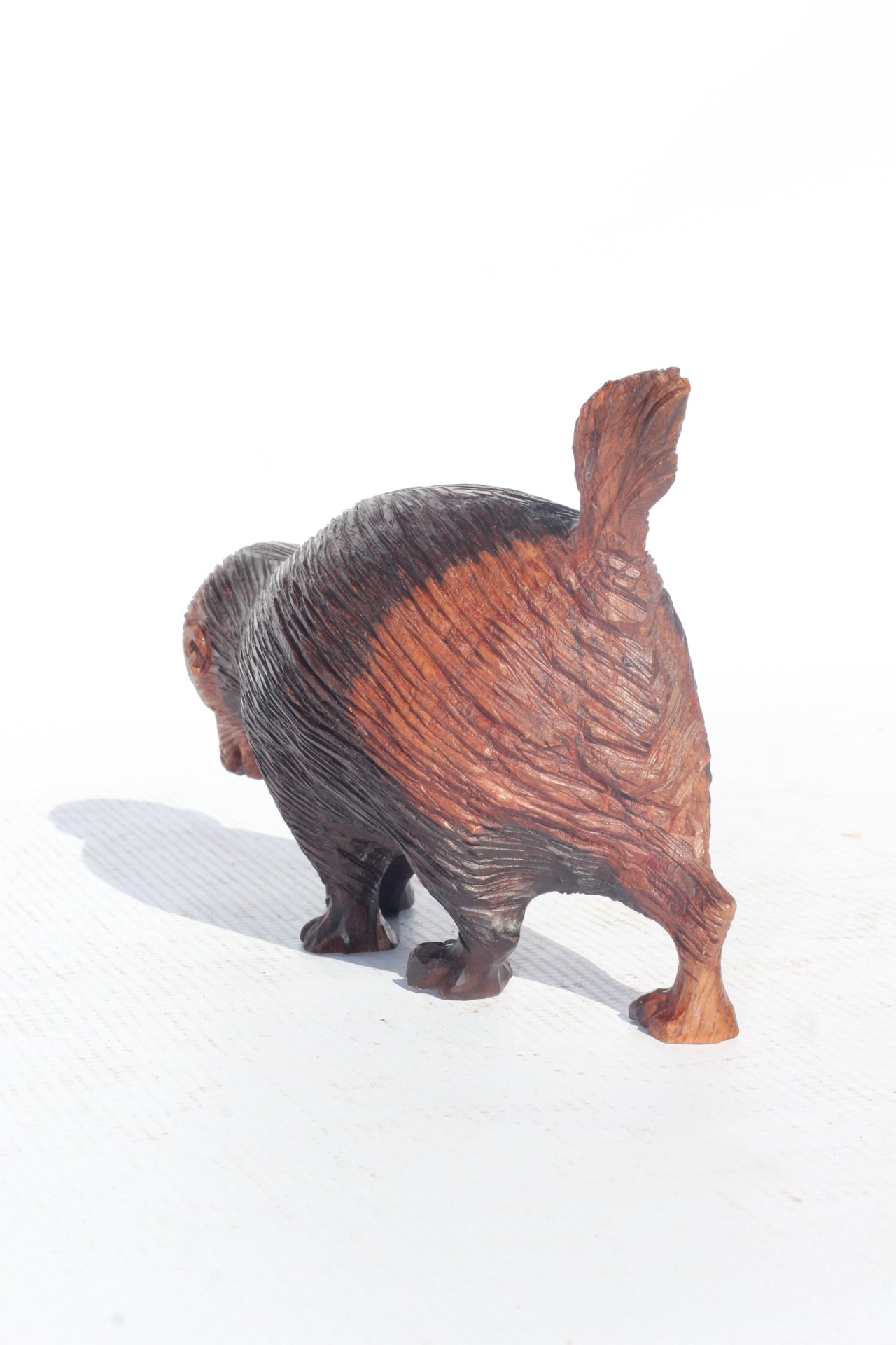 Ensemble de 3 animaux sculptés en bois de fer sur commande personnalisée.